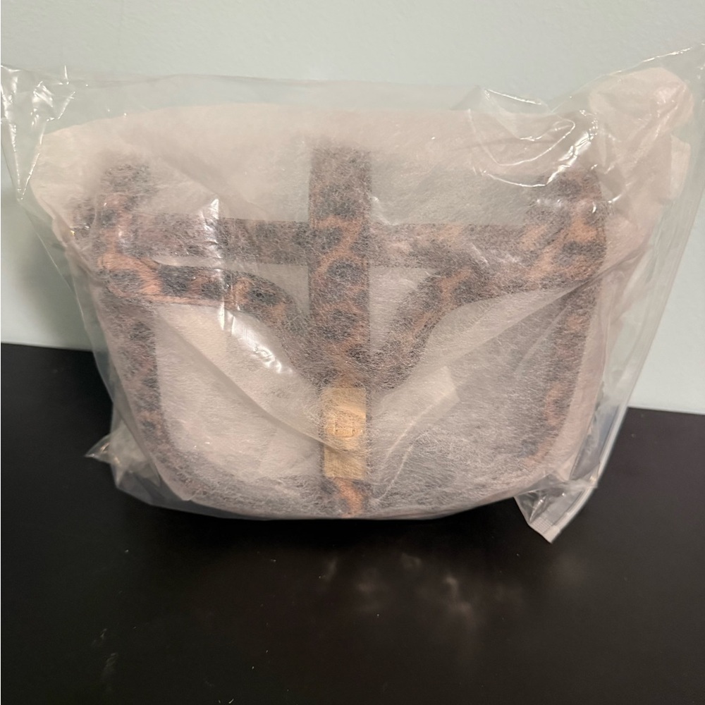 Zenana stadium bag Leopard Print Clear Turnlock front flap w/crossbody strap!New - Picture 8 of 9